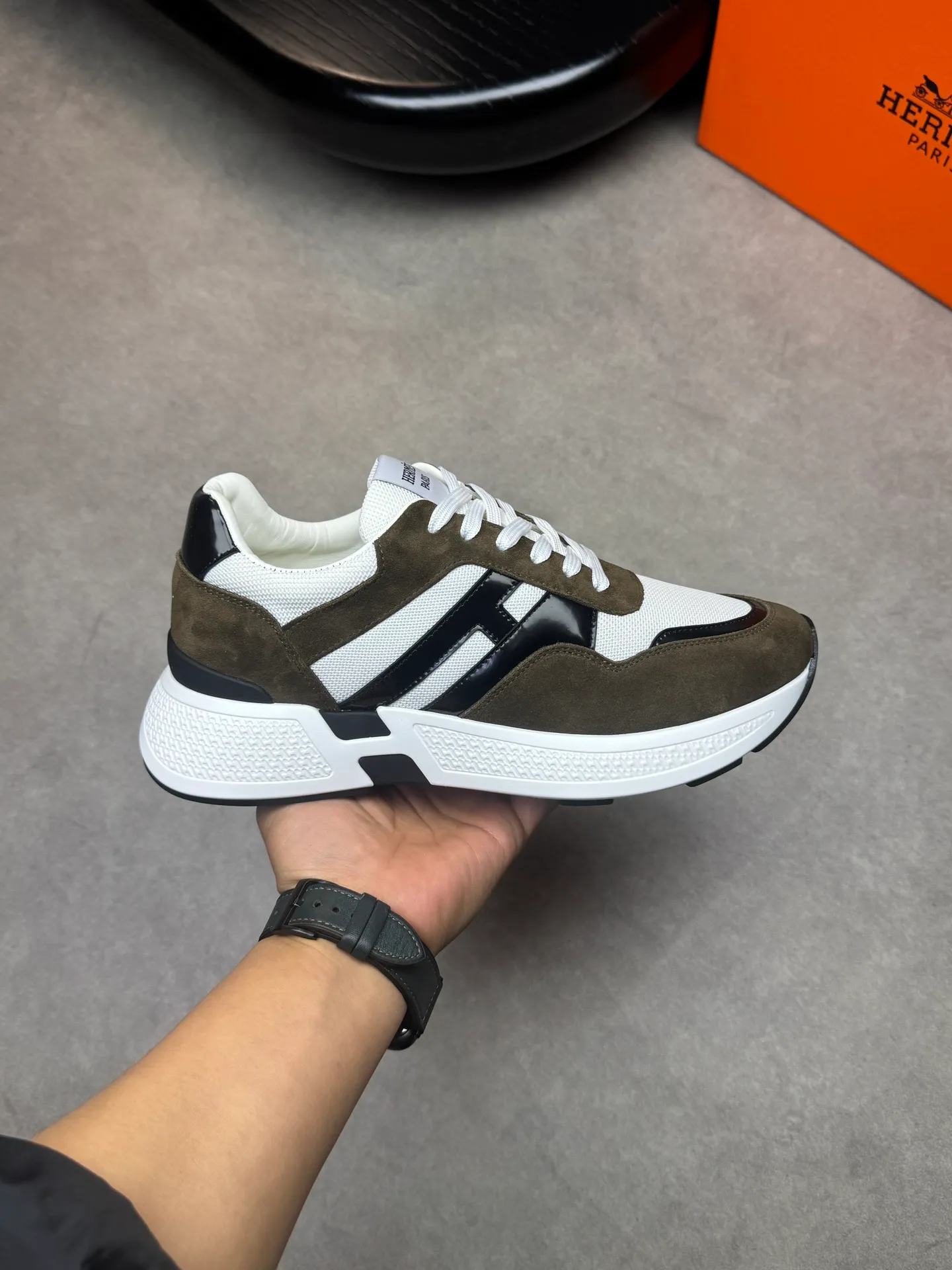 [HERMES] Hermès men's shoes 💰520💰 - high-end quality original items 🔍🔍🔍 casual sports shoes - upper: 🔝 pebbled calfskin, brand high mercerized canvas, body sewn with brand ´H´ totem, tongue brand logo cloth label - lining: water-dyed cowhide -Outsole: Ultra-light T men's shoes 💰U foam·rubber; two-color molded outsole -Ultra-high quality control·Fine workmanship: highlighted (high-end·luxury·grade) -Size: 39-44 (38, 45, can be customized)